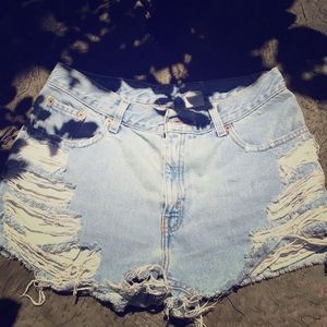 High waisted Vintage Levi’s shorts Size 26/27